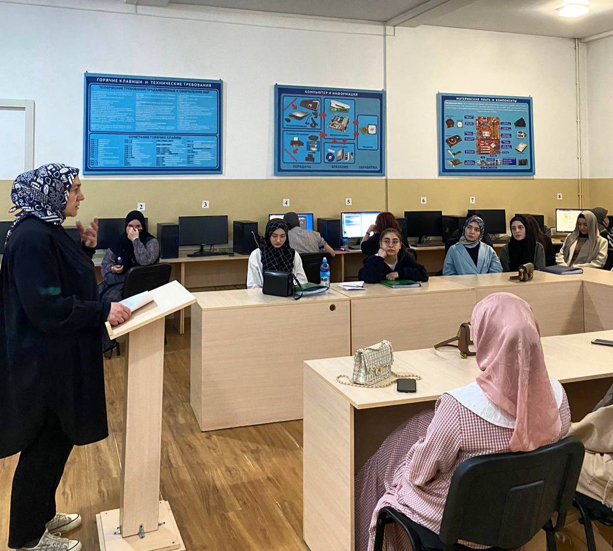 Предстоящую преддипломную практику среди студентов 4 курса направления «Преподавание в начальных классах» обсудили накануне в ходе конференции
